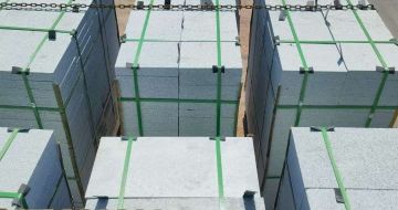 呼伦贝尔 芝麻白花岗岩5公分地铺石 花岗岩厂家工厂装车日常