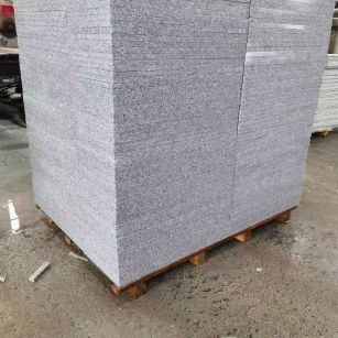 呼伦贝尔 芝麻白火烧面1.8厚300*600地铺石，尺寸标准，厚薄均匀