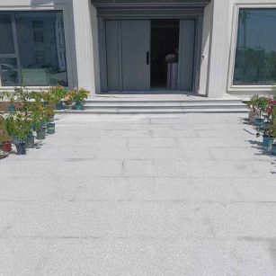 呼伦贝尔 芝麻白花岗岩地铺石地面铺装