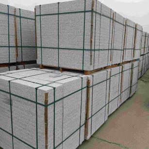 呼伦贝尔 白麻花岗岩石材荔枝面地铺石（300*600*50）