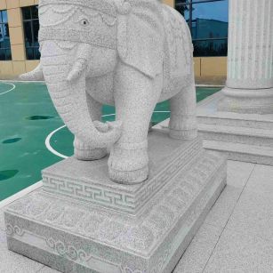 呼伦贝尔 白麻花岗岩动物异形石雕-大象