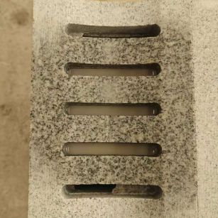 呼伦贝尔 芝麻白拉丝面花岗岩U型开槽排水槽