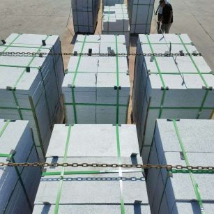 呼伦贝尔 芝麻白花岗岩5公分地铺石 花岗岩厂家工厂装车日常