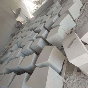 呼伦贝尔 白麻花岗岩异形坐凳