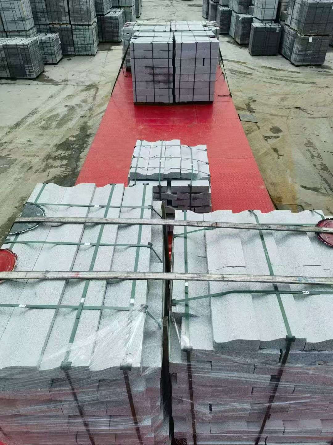 呼伦贝尔 芝麻白仿形加直形路沿石出货日常