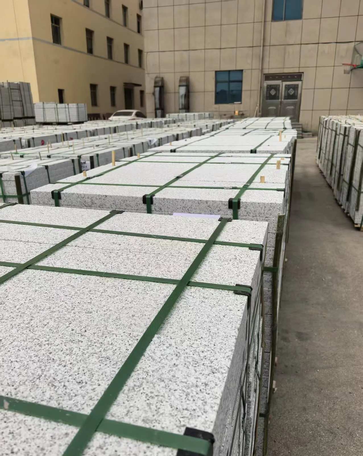 呼伦贝尔 白麻花岗岩5.0公分荔枝面地铺石