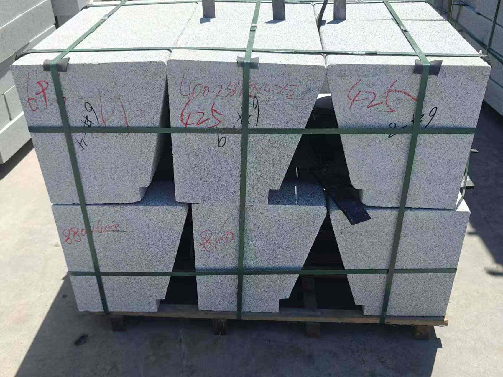 呼伦贝尔 芝麻白异形坐凳，石凳