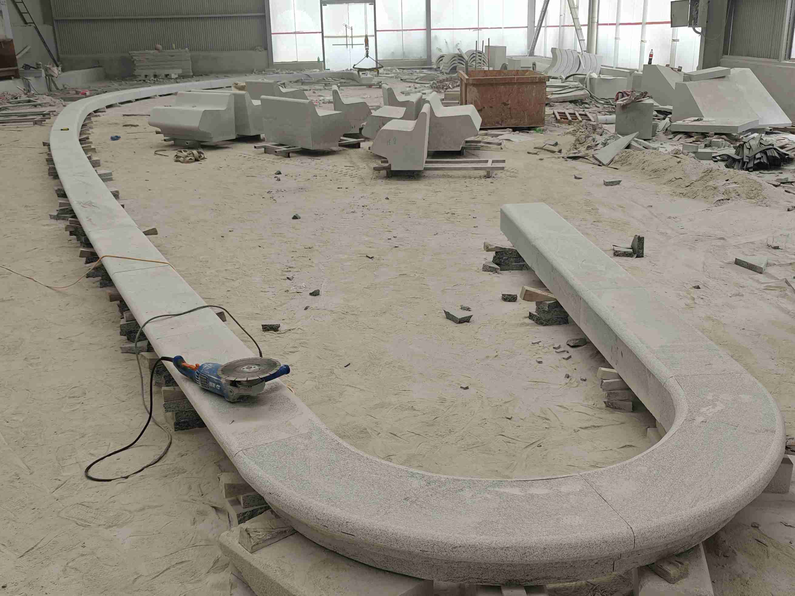 呼伦贝尔 芝麻白花岗岩弧形花坛石，坐凳石