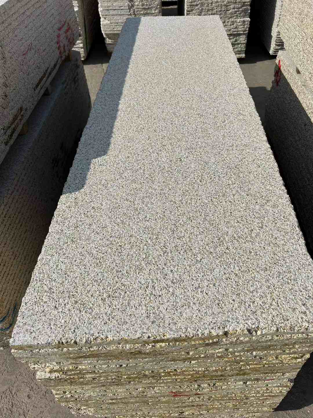 呼伦贝尔 黄金麻花岗岩荔枝面毛板，半成品