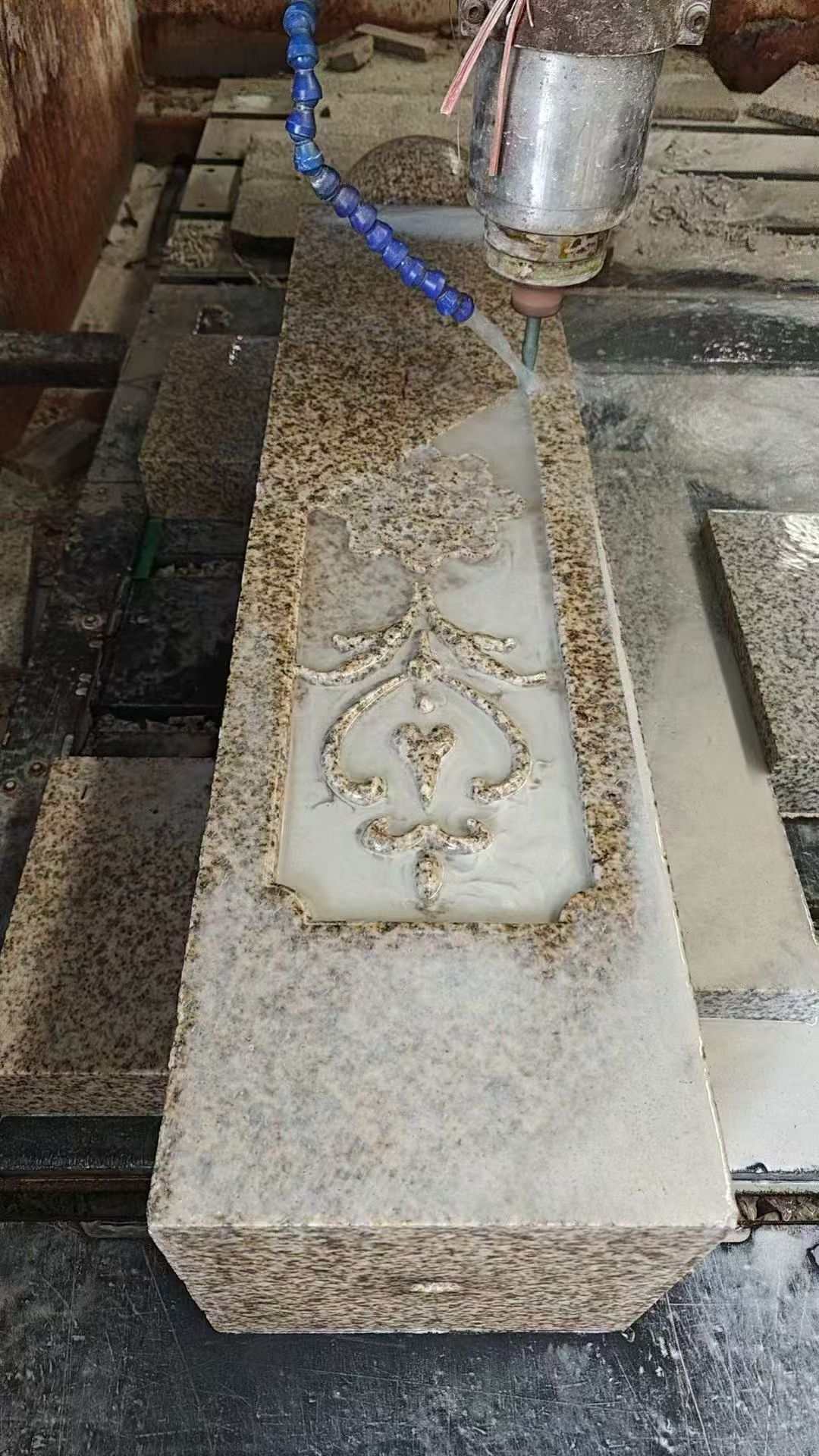 呼伦贝尔 黄金麻花岗岩异形加工雕刻栏杆大柱