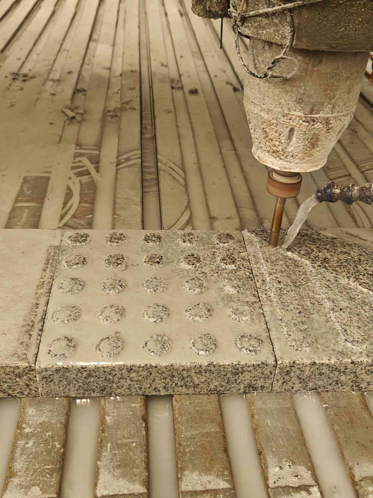 呼伦贝尔 芝麻白花岗岩石材盲人石、盲道石、盲点石