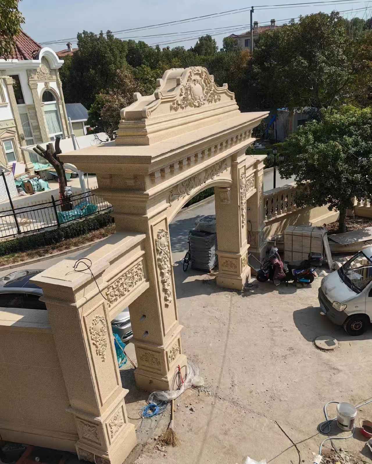 呼伦贝尔 黄金麻荔枝面花岗岩别墅门楼