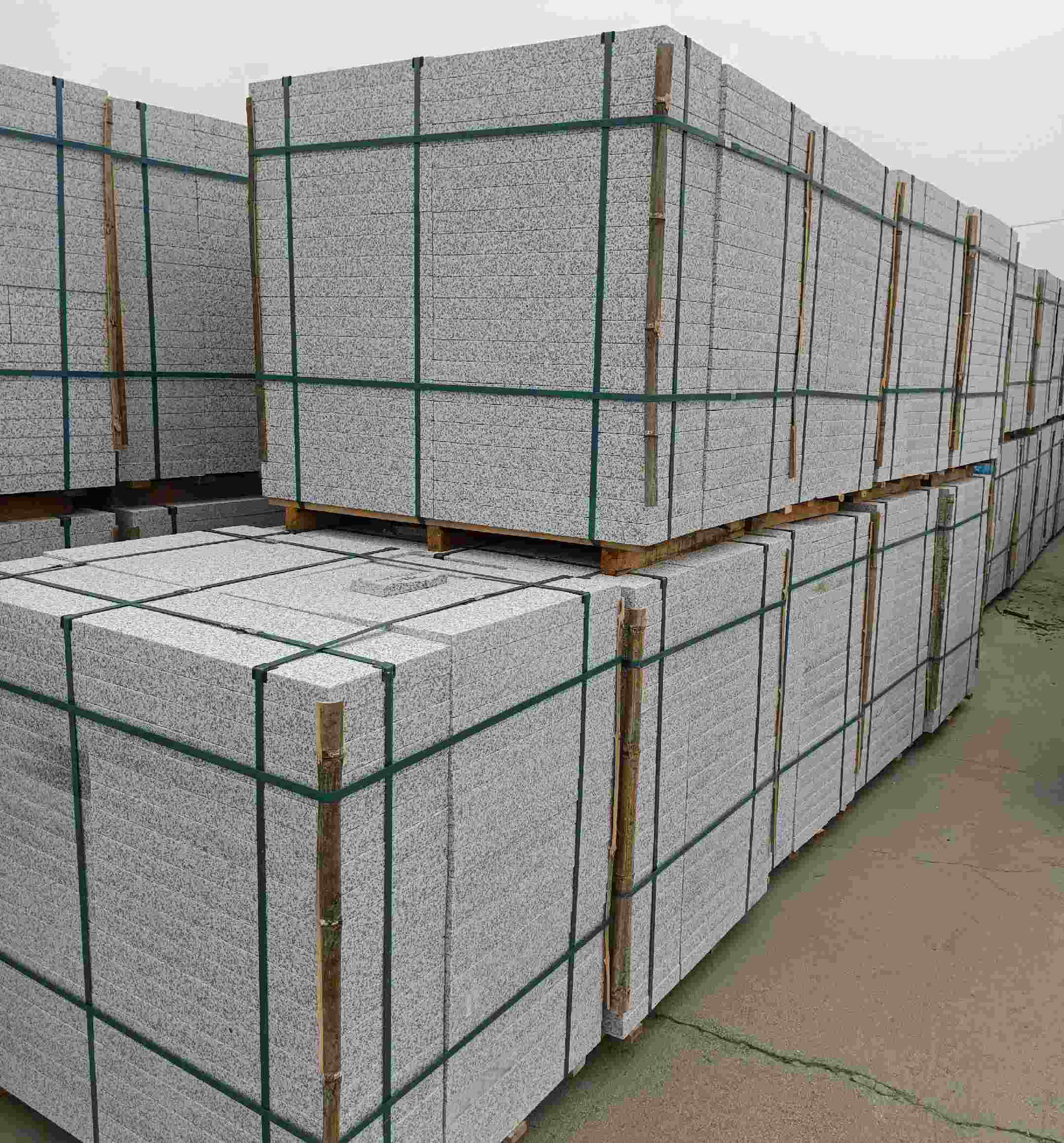 呼伦贝尔 白麻花岗岩石材荔枝面地铺石（300*600*50）