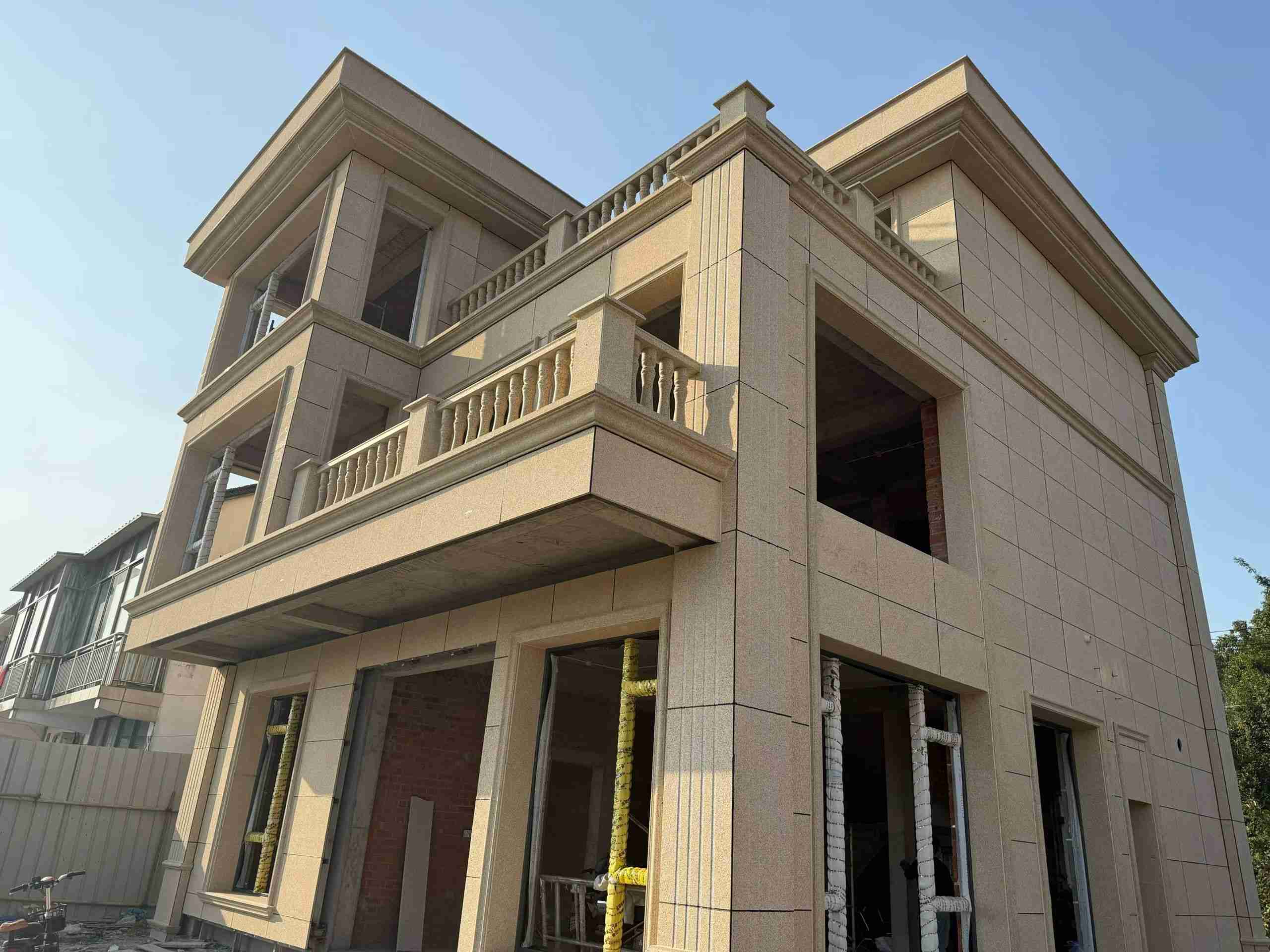 呼伦贝尔 黄金麻花岗岩石材荔枝面外墙干挂效果展示