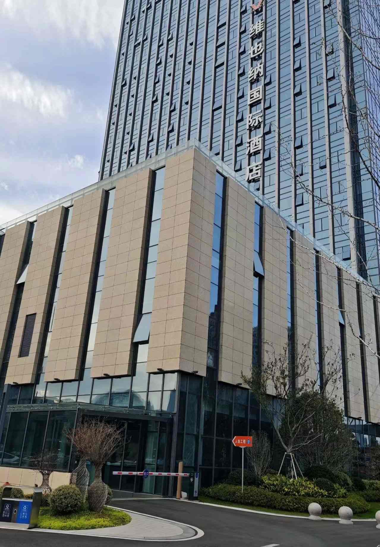 呼伦贝尔 黄金麻花岗岩外墙干挂