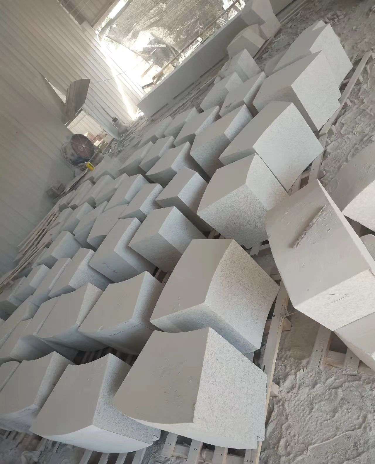 呼伦贝尔 白麻花岗岩异形坐凳