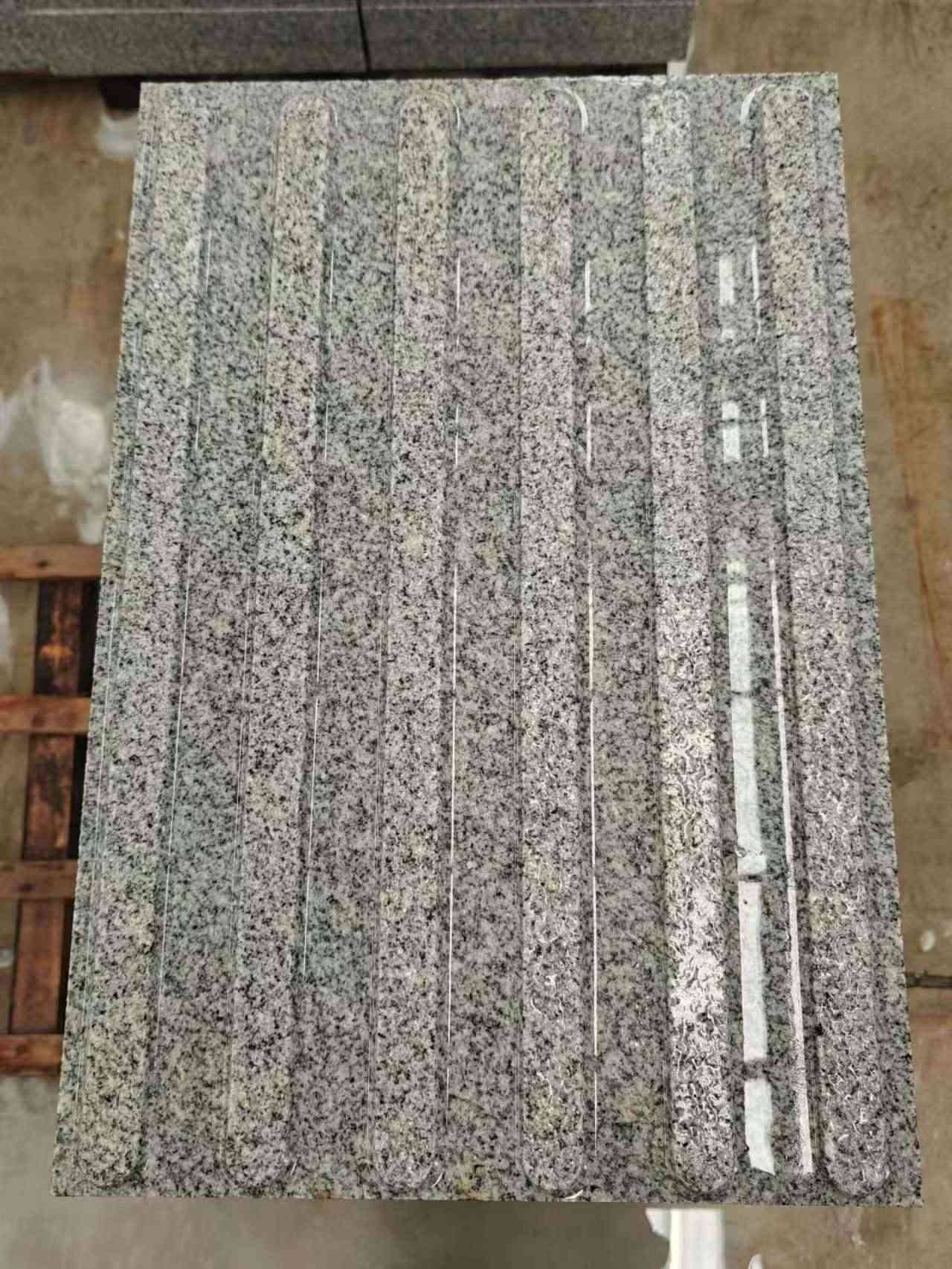 呼伦贝尔 芝麻白花岗岩荔枝面雕刻盲道，盲条