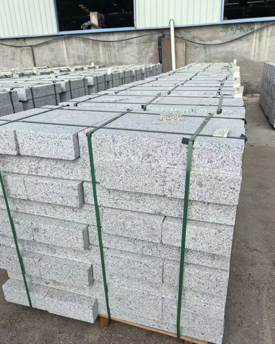 呼伦贝尔 白麻花岗岩路沿石，弧形路沿石，道牙石，马路牙子，界石，路缘石，平沿石，直岩石，平缘石等