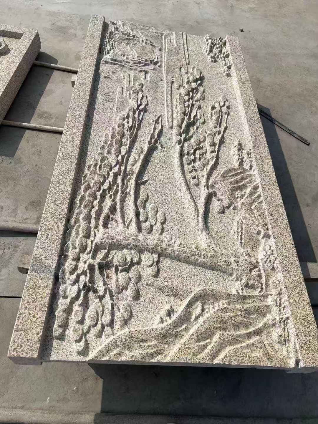 呼伦贝尔 黄金麻雕刻板浮雕迎客松