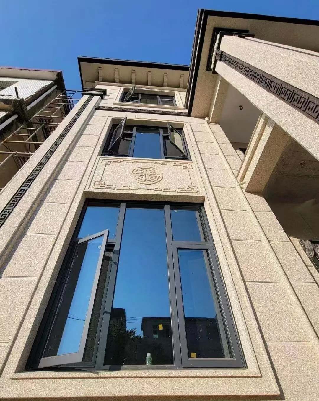 呼伦贝尔 黄金麻荔枝面别墅外墙干挂效果展示