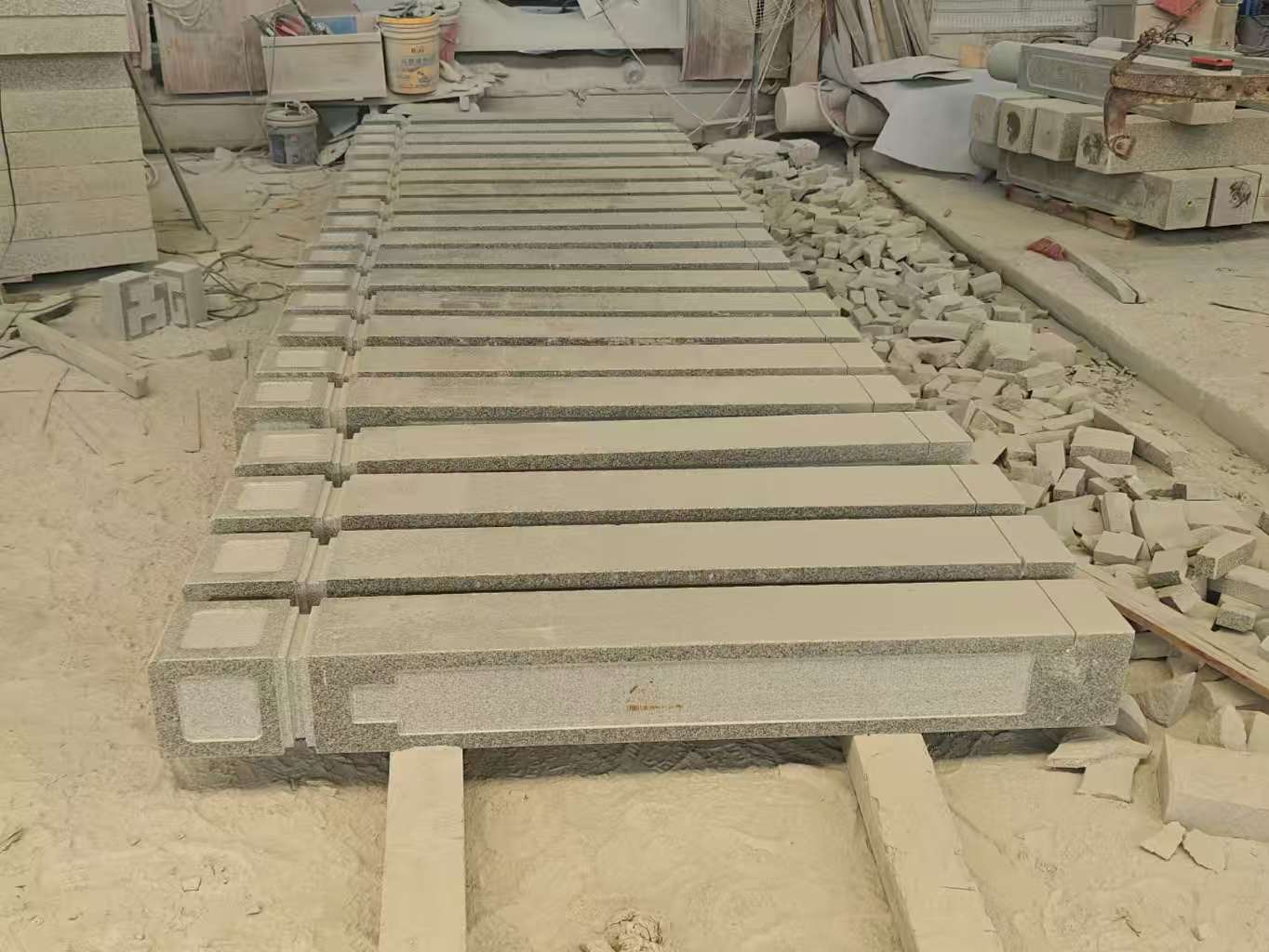 呼伦贝尔 芝麻白异形加工雕刻-栏杆大柱，方柱