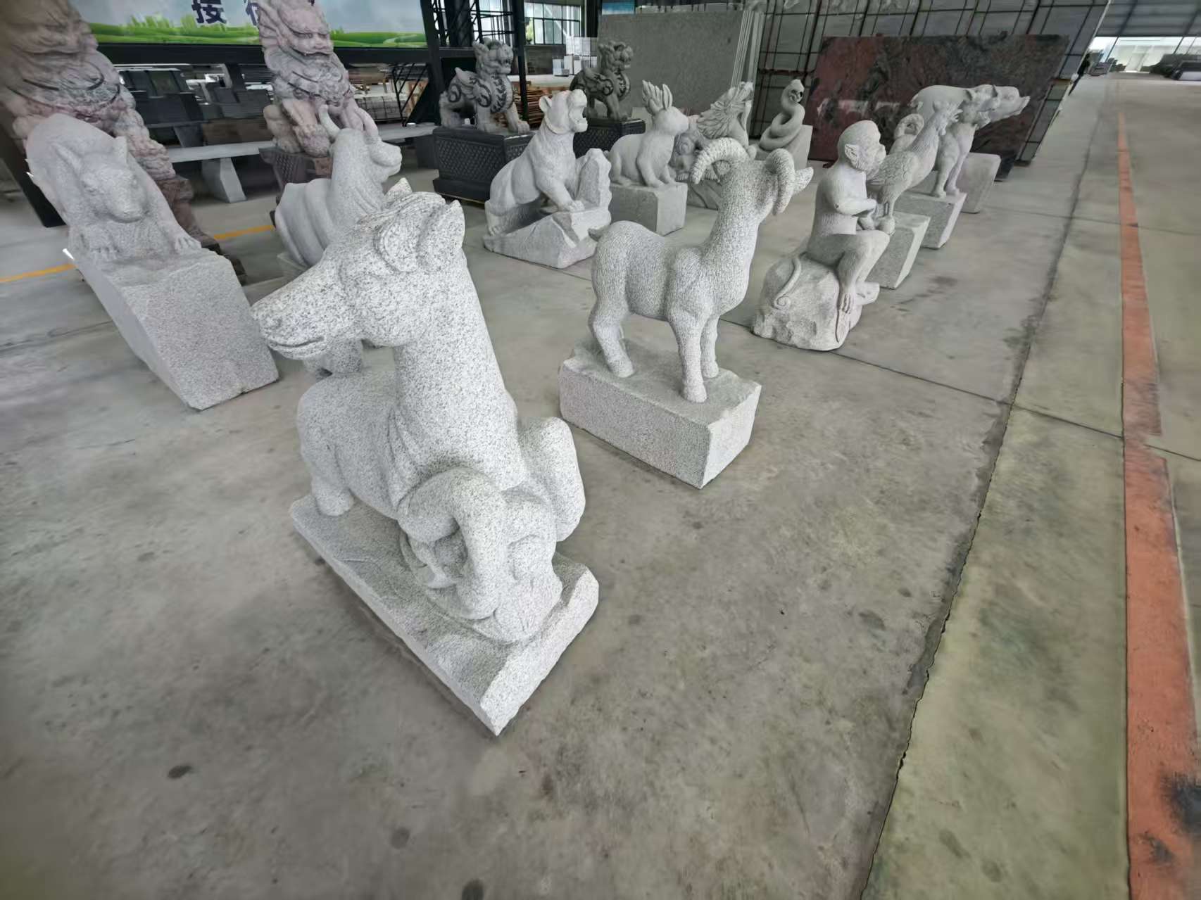 呼伦贝尔 芝麻白花岗岩造型立体雕刻——十二生肖