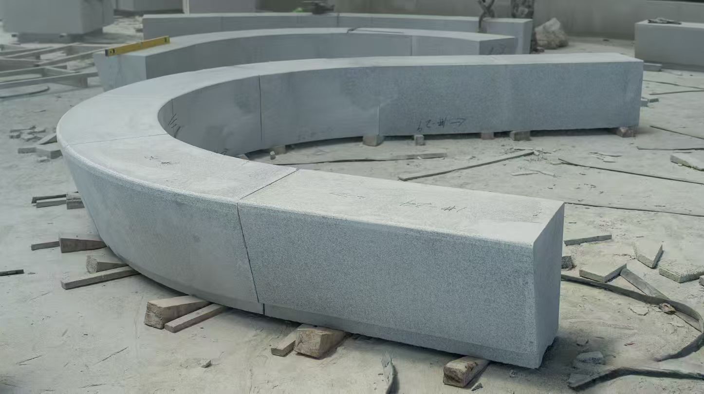 呼伦贝尔 芝麻白花岗岩光面弧形坐凳