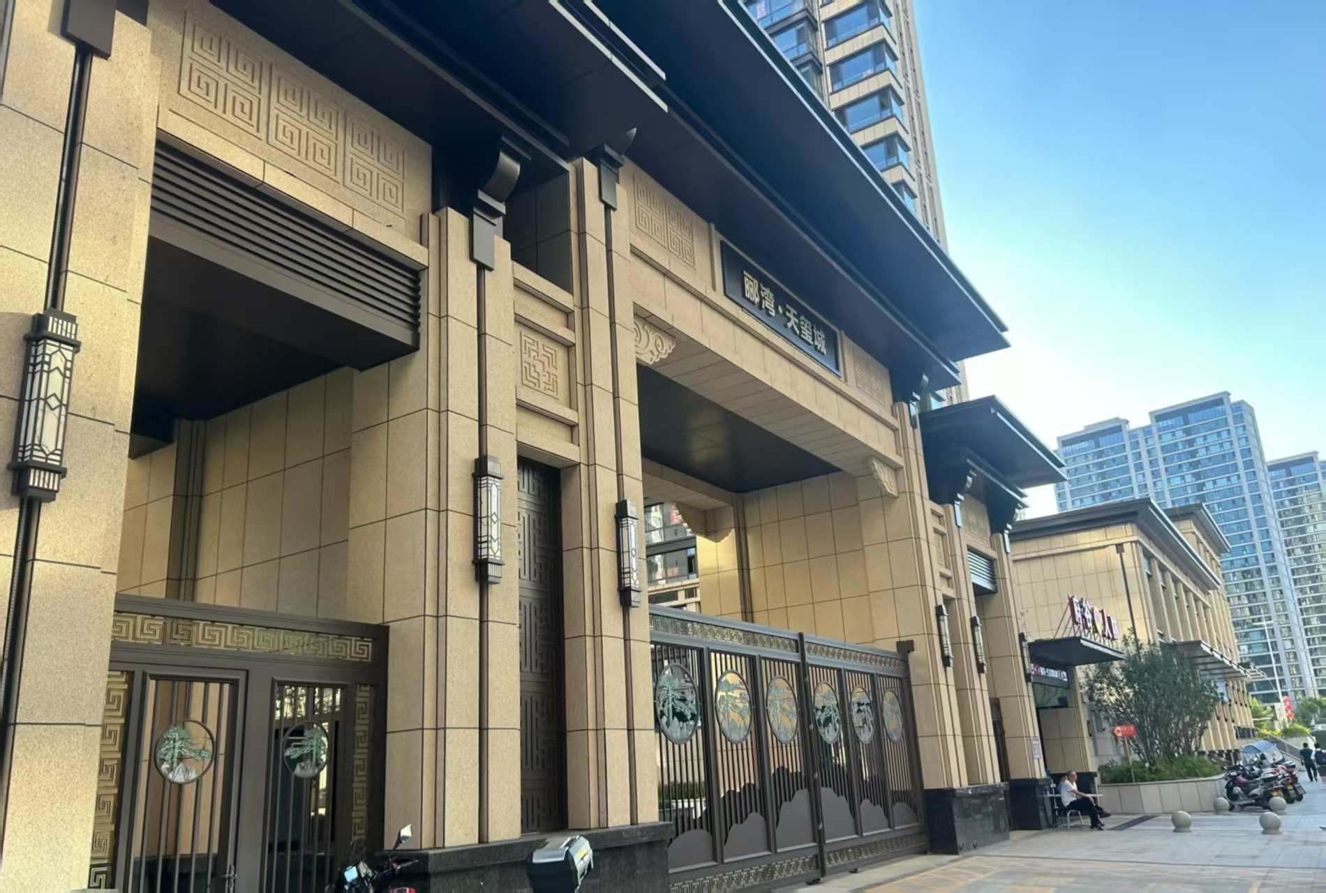 呼伦贝尔 黄金麻花岗岩荔枝面小区门楼外墙干挂