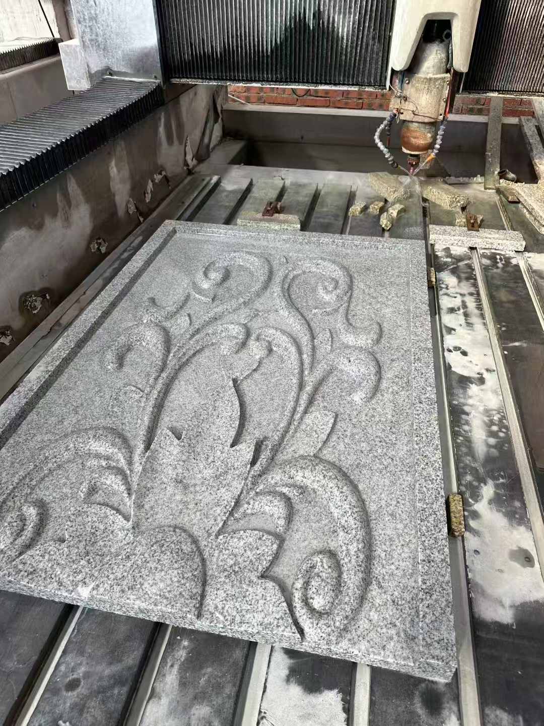 呼伦贝尔 白麻别墅干挂雕花板