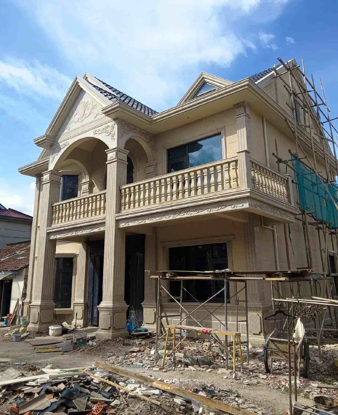 呼伦贝尔 黄金麻花岗岩石材私人别墅雕花门楼柱阳台栏杆