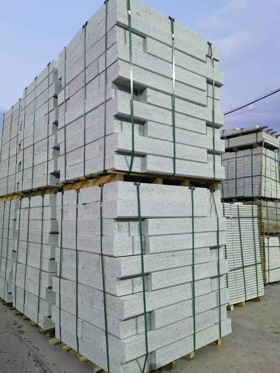 呼伦贝尔 芝麻白花岗岩路沿石，路缘石，路肩石，道牙，立缘石，马路牙子，街沿石，侧石等