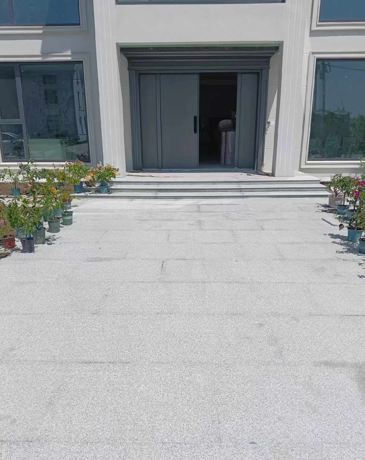 呼伦贝尔 芝麻白花岗岩地铺石地面铺装